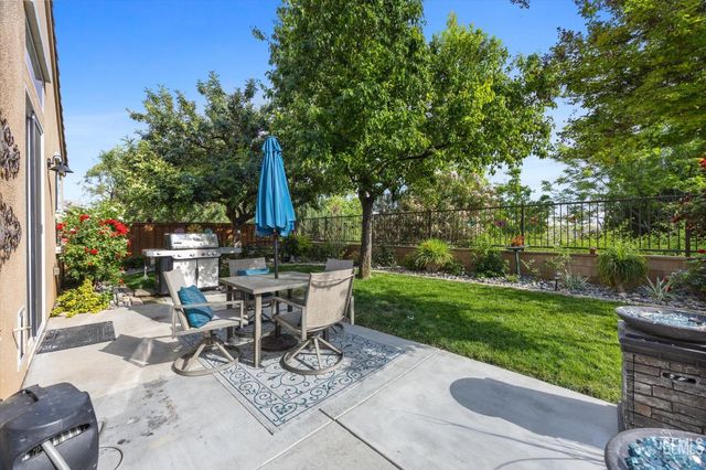 10105 Besancon Way, Bakersfield, CA 93306