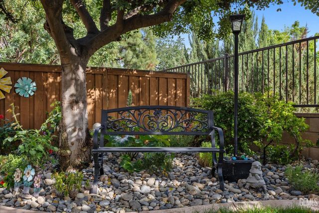 10105 Besancon Way, Bakersfield, CA 93306