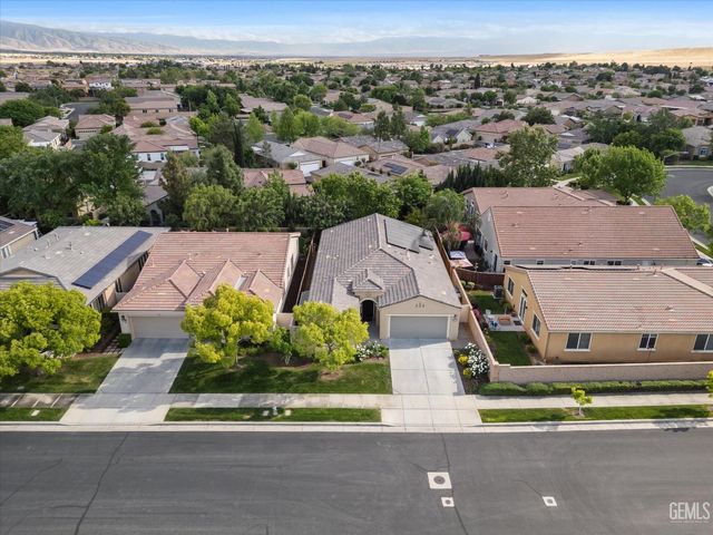 10105 Besancon Way, Bakersfield, CA 93306