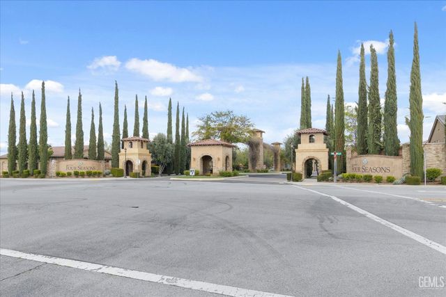 10105 Besancon Way, Bakersfield, CA 93306