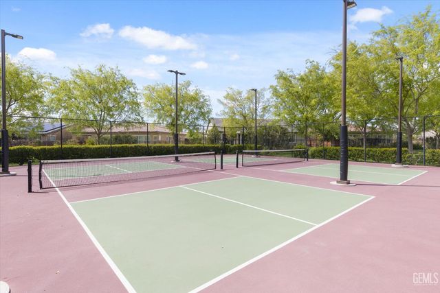 10105 Besancon Way, Bakersfield, CA 93306