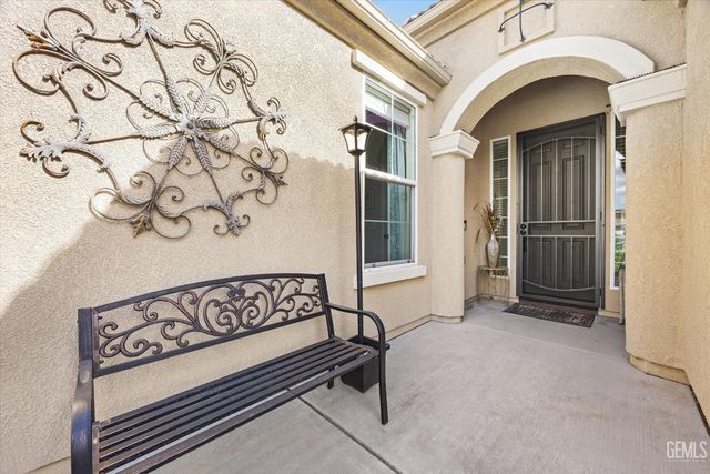 10105 Besancon Way, Bakersfield, CA 93306