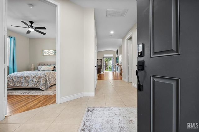 10105 Besancon Way, Bakersfield, CA 93306