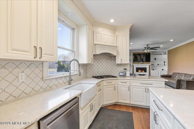 234 Hamiltonian Drive, Red Bank, NJ 07701