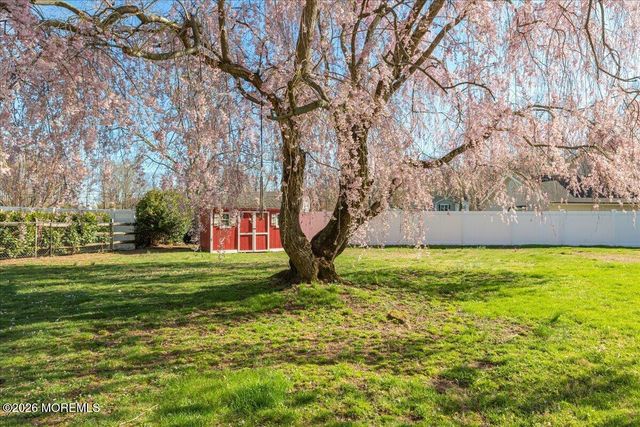 234 Hamiltonian Drive, Red Bank, NJ 07701