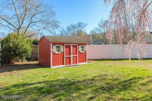 234 Hamiltonian Drive, Red Bank, NJ 07701