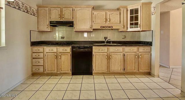 8341 LOMA TERRACE Road, El Paso, TX 79907