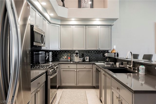7625 Rolling View Drive 202, Las Vegas, NV 89149