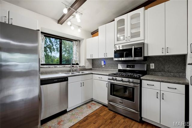 5 Tudor Square, St Peters, MO 63376