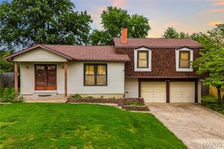 5 Tudor Square, St Peters, MO 63376