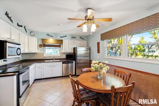 3315 FAIRHAVEN Road, Davenport, IA 52807