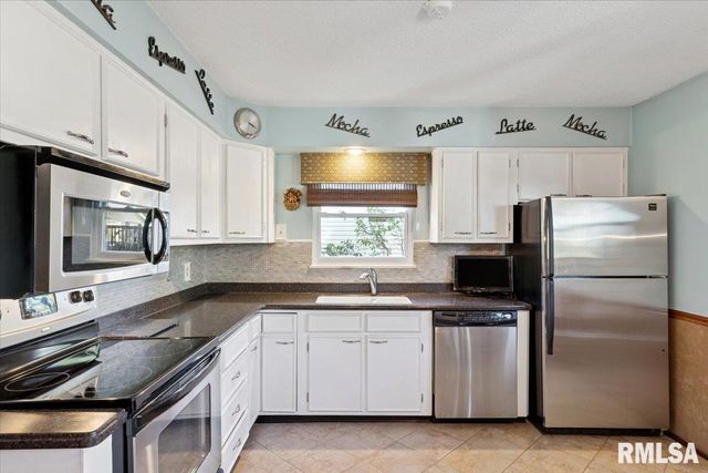 3315 FAIRHAVEN Road, Davenport, IA 52807