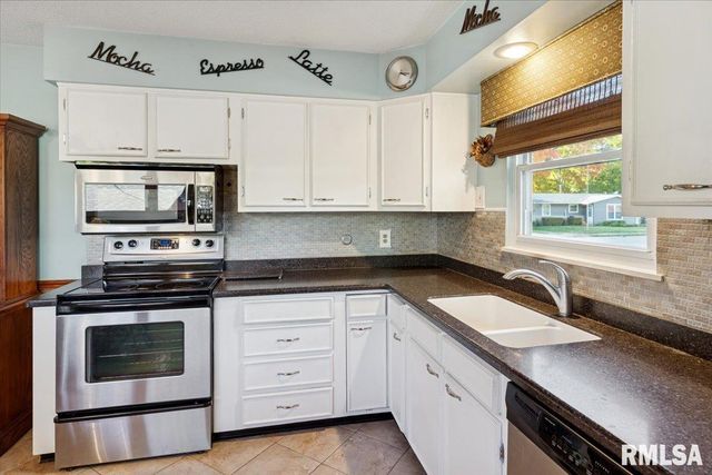 3315 FAIRHAVEN Road, Davenport, IA 52807