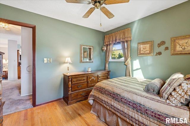 3315 FAIRHAVEN Road, Davenport, IA 52807