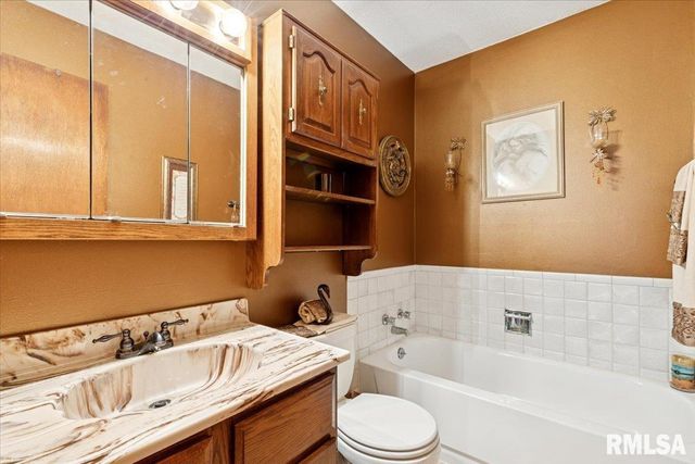 3315 FAIRHAVEN Road, Davenport, IA 52807