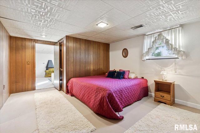 3315 FAIRHAVEN Road, Davenport, IA 52807