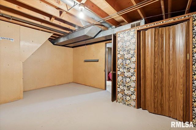 3315 FAIRHAVEN Road, Davenport, IA 52807