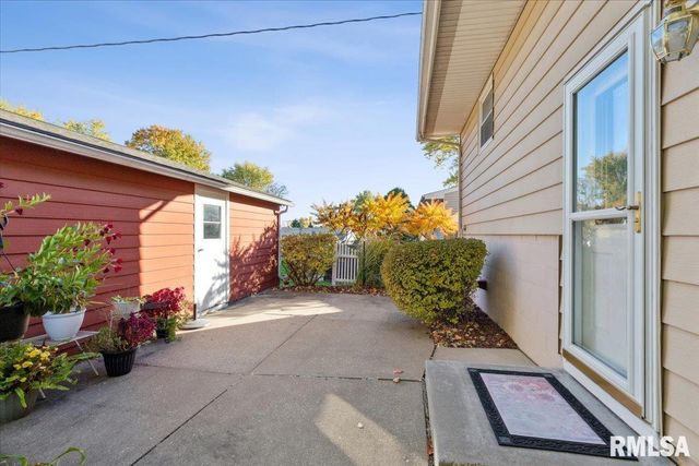 3315 FAIRHAVEN Road, Davenport, IA 52807