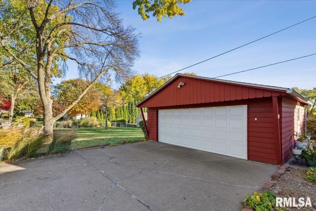 3315 FAIRHAVEN Road, Davenport, IA 52807