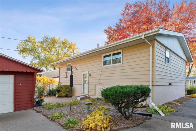 3315 FAIRHAVEN Road, Davenport, IA 52807