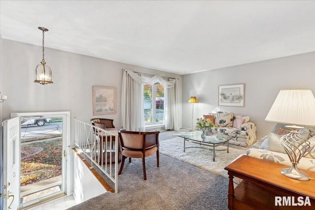 3315 FAIRHAVEN Road, Davenport, IA 52807