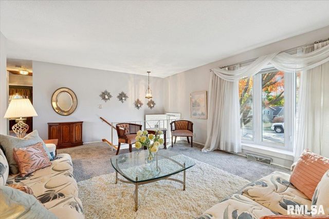 3315 FAIRHAVEN Road, Davenport, IA 52807