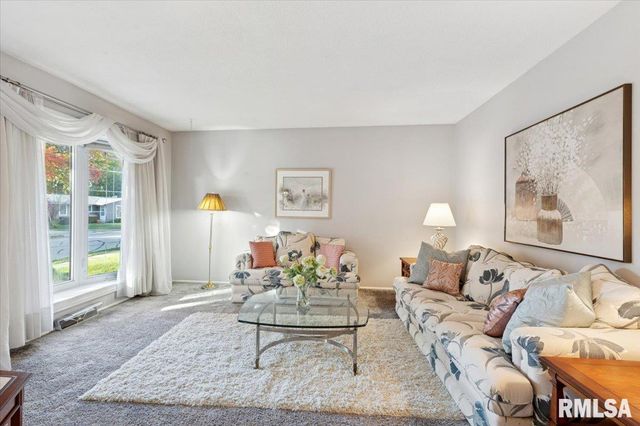 3315 FAIRHAVEN Road, Davenport, IA 52807