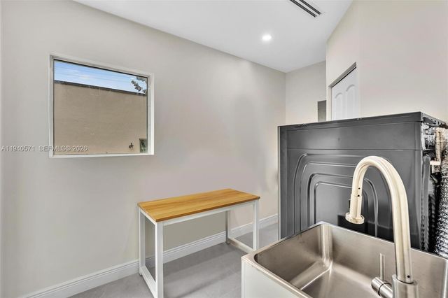 1636 SW 9th St, Miami, FL 33135