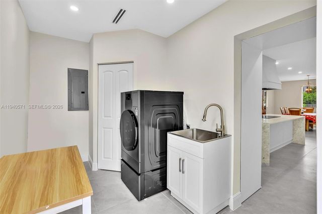 1636 SW 9th St, Miami, FL 33135