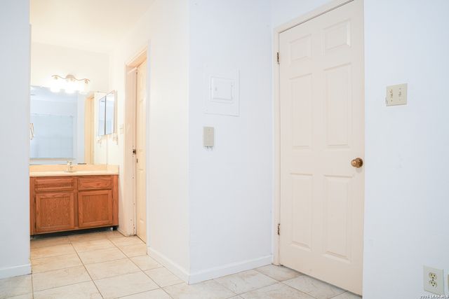 11610 Vance Jackson Rd Apt 987, San Antonio, TX 78230