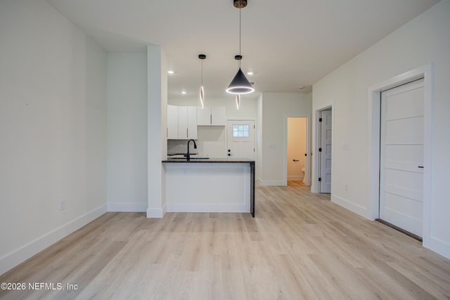 6620 GILLISLEE Drive W, Jacksonville, FL 32209