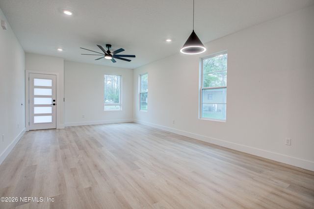 6620 GILLISLEE Drive W, Jacksonville, FL 32209