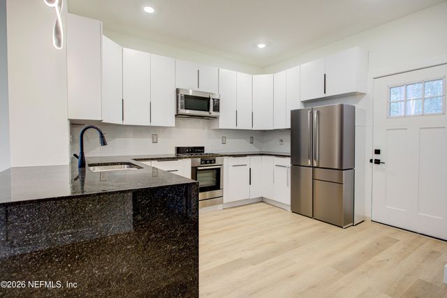 6620 GILLISLEE Drive W, Jacksonville, FL 32209