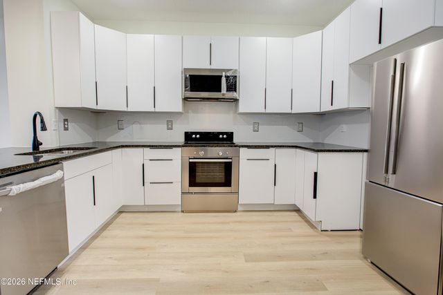 6620 GILLISLEE Drive W, Jacksonville, FL 32209