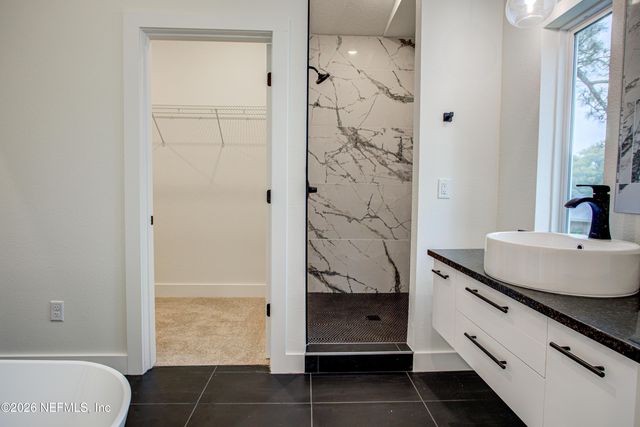 6620 GILLISLEE Drive W, Jacksonville, FL 32209