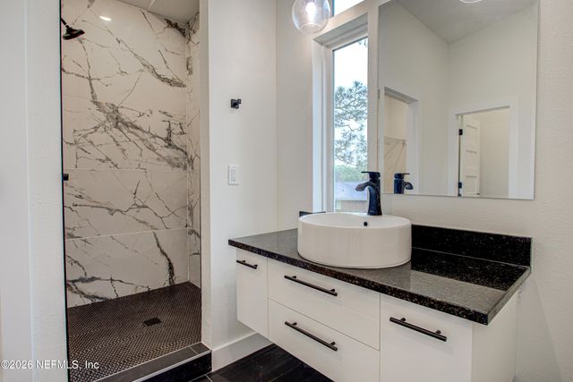 6620 GILLISLEE Drive W, Jacksonville, FL 32209