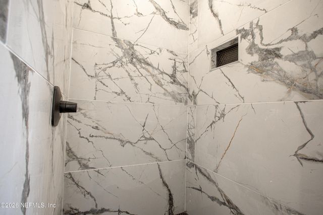 6620 GILLISLEE Drive W, Jacksonville, FL 32209