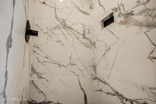 6620 GILLISLEE Drive W, Jacksonville, FL 32209