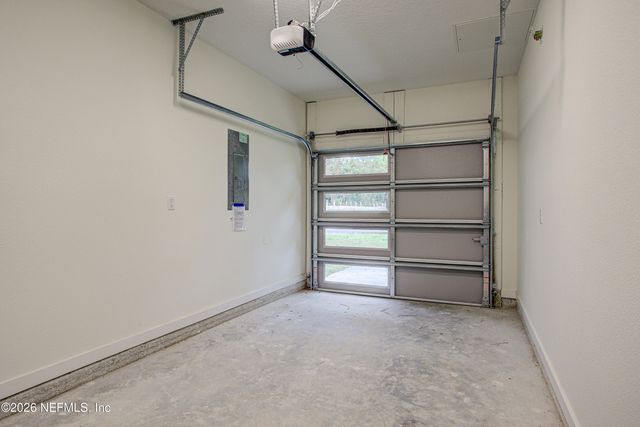 6620 GILLISLEE Drive W, Jacksonville, FL 32209