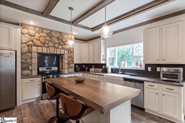 420 Earles Grove Road, Westminster, SC 29693
