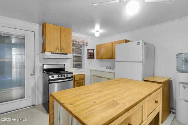684 W Firetower Road, Swansboro, NC 28584