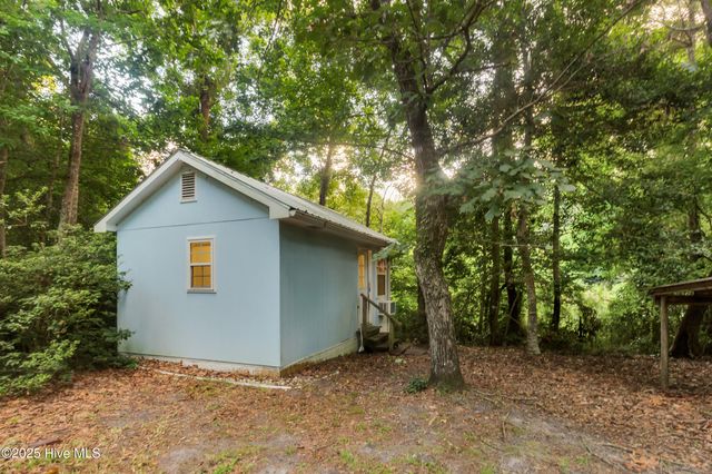 684 W Firetower Road, Swansboro, NC 28584