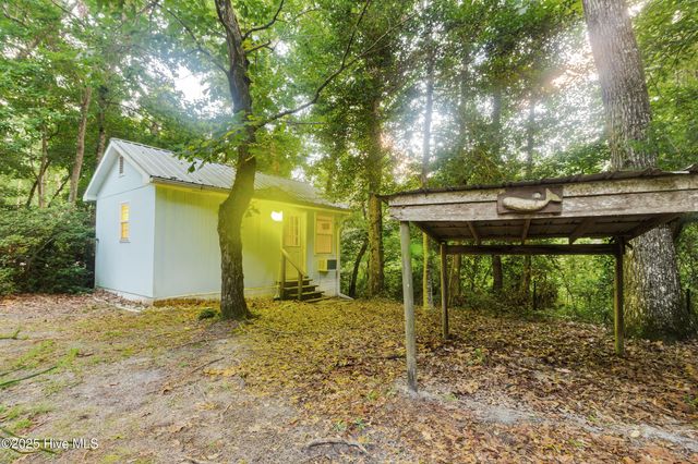684 W Firetower Road, Swansboro, NC 28584