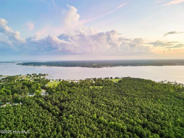 684 W Firetower Road, Swansboro, NC 28584