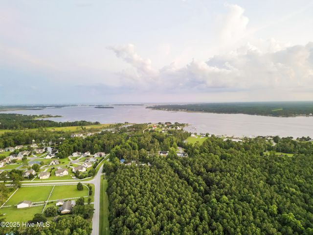 684 W Firetower Road, Swansboro, NC 28584