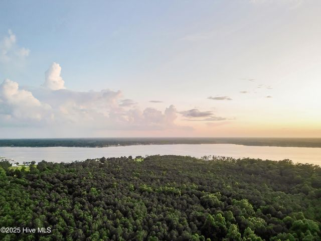684 W Firetower Road, Swansboro, NC 28584