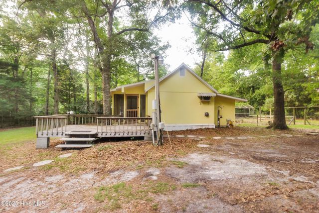 684 W Firetower Road, Swansboro, NC 28584
