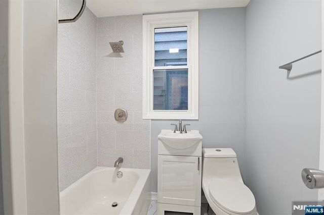 149 Wegman Parkway, Jersey City, NJ 07305