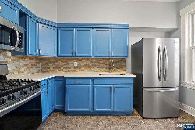 149 Wegman Parkway, Jersey City, NJ 07305