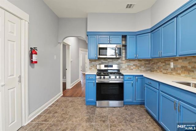149 Wegman Parkway, Jersey City, NJ 07305